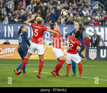 Nashville, Tennessee, USA. 2 Mär, 2019. England und USA kämpfen um den Ball. Credit: Hoss McBain/ZUMA Draht/Alamy leben Nachrichten Stockfoto