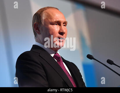 Krasnojarsk, Russland. 2 Mär, 2019. Der russische Präsident Wladimir Putin Adressen der Eröffnungsfeier der 29. Winter Universiade in Krasnojarsk, Russland, 2. März 2019. Credit: Er Changshan/Xinhua/Alamy leben Nachrichten Stockfoto