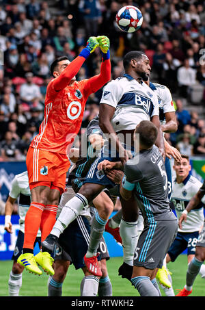 Vancouver, Kanada. 2 Mär, 2019. Minnesota's United FC-torwart Vito Mannone (L) macht eine Speichern während der MLS Fußball Match zwischen Vancouver Whitecaps und Minnesota United FC in Vancouver, Kanada, 2. März 2019. Whitecaps verloren 2-3. Credit: Andrew Soong/Xinhua/Alamy leben Nachrichten Stockfoto