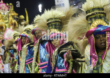 Sao Paulo, Brazill. 3 Mär, 2019. Parade der Rosas de Ouro, während des zweiten Tages der Paraden des samba Schulen, der besonderen Karneval Gruppe von Sao Paulo 2019, im SambÃ³dromo do Anhembi in São Paulo, am Sonntag. März 3, 2019. Credit: FÃ¡Bio Vieira/FotoRua/ZUMA Draht/Alamy leben Nachrichten Stockfoto