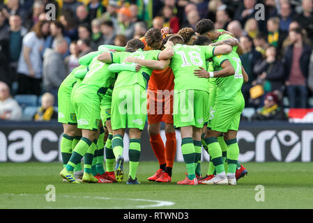 London, Großbritannien. 02 Mär, 2019. Norwich City Team sprechen während der efl Sky Bet Championship Match zwischen Millwall und Norwich City an der Höhle, London, England am 2. März 2019. Foto von Ken Funken. Nur die redaktionelle Nutzung, eine Lizenz für die gewerbliche Nutzung erforderlich. Keine Verwendung in Wetten, Spiele oder einer einzelnen Verein/Liga/player Publikationen. Credit: UK Sport Pics Ltd/Alamy leben Nachrichten Stockfoto