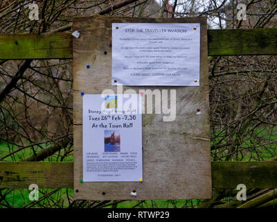 Stoney Holz, Wirksworth, Derbyshire Dales, UK. 03. März, 2019. Unterschreiben Sie bei lokalen Aussichtspunkt Stoney Woods sagen Stopp der Reisende Invasion nach Derbyshire Dales District Council versuchen Umsetzen eines BRT Reisenden Camp zu umstrittenen Land neben Stoney Holz, Wirksworth, Derbyshire Dales. Wirksworth Stadtrat Suchen Rechtliche Hinweise die Bäume zu Testen & schützen, seltene Orchideen und andere Wildtiere in und um diesen Anblick von besonderem wissenschaftlichen Interesse. Quelle: Doug Blane/Alamy leben Nachrichten Stockfoto