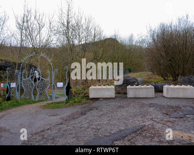 Stoney Holz, Wirksworth, Derbyshire Dales, UK. 03. März, 2019. Unterschreiben Sie bei lokalen Aussichtspunkt Stoney Woods sagen Stopp der Reisende Invasion nach Derbyshire Dales District Council versuchen Umsetzen eines BRT Reisenden Camp zu umstrittenen Land neben Stoney Holz, Wirksworth, Derbyshire Dales. Wirksworth Stadtrat Suchen Rechtliche Hinweise die Bäume zu Testen & schützen, seltene Orchideen und andere Wildtiere in und um diesen Anblick von besonderem wissenschaftlichen Interesse. Quelle: Doug Blane/Alamy leben Nachrichten Stockfoto