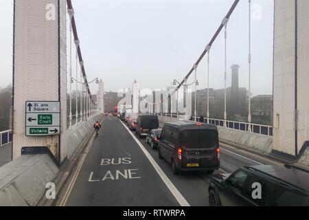 Chelsea Bridge in London, Großbritannien Stockfoto