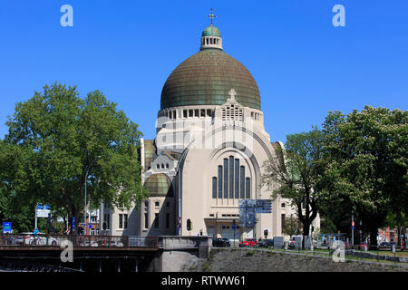 Die Römisch-katholische Kirche von Saint Vincent (Eglise Saint-Vincent) 1930 im Art Deco Stil erbaute in Lüttich, Belgien Stockfoto