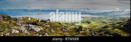 Panorama Blick auf die Coulagh Bay von Berg über Allihies, Halbinsel Beara, West Cork, Irland Stockfoto