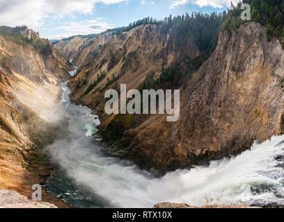 Wasserfall, untere Yellowstone fällt, Wasserfall in einer Schlucht, Yellowstone River im Grand Canyon im Yellowstone Stockfoto