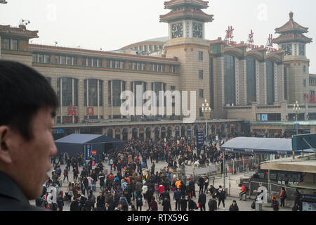 Beijing Railway Station. China verbietet 23 m vom Kauf von Fahrkarten als Teil des 'sozialen credit"-System 03-Mar-2019 Stockfoto