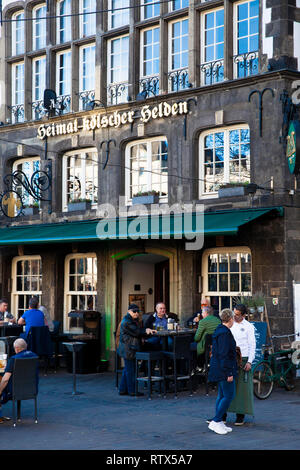 Der Pub Gilden im Zims am Heumarket im historischen Teil der Stadt, Köln, Deutschland das Brauhaus Gilden im Zims am Heumarkt in der Altstadt, Stockfoto