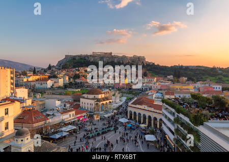 Athen Skyline bei Sonnenuntergang und der Parthenon Tempel, Athen, Griechenland Stockfoto