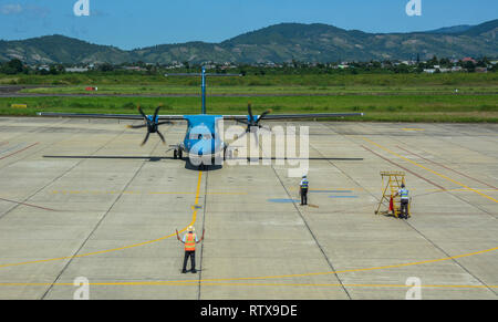 Dalat, Vietnam - 30.Oktober 2015. Eine ATR 72 Flugzeug der Vietnam Airlines Andocken an Lien Khuong Flughafen (DLI) in Dalat, Vietnam. Stockfoto