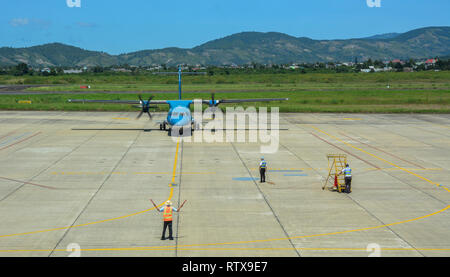 Dalat, Vietnam - 30.Oktober 2015. Eine ATR 72 Flugzeug der Vietnam Airlines Andocken an Lien Khuong Flughafen (DLI) in Dalat, Vietnam. Stockfoto