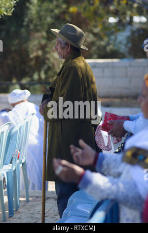 JERUSALEM - 20.November 2014: Ein Äthiopischer Juden, betet die Sigd, in Jerusalem, Israel. Die Sigd wird ein jährlicher Urlaub der äthiopischen Juden Stockfoto