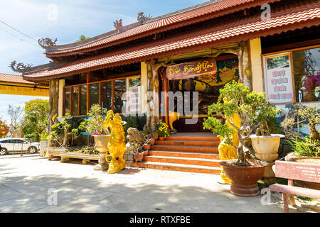 DA LAT, VIETNAM - 20. FEBRUAR 2018: Buddha Tempel in der Stadt Da Lat, Vietnam Stockfoto