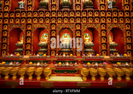 Viele kleine Buddha im Inneren des Zahns Buddha Tempel Stockfoto