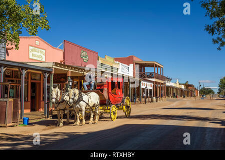 Historische Allen Straße mit einer Postkutsche in Tombstone, Arizona Stockfoto