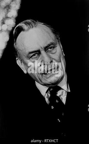 Enoch Powell MP. Rechten Flügel britischer Politiker sprechen in London England 1980 ist John Enoch Powell MBE (16. Juni 1912 - vom 8. Februar 1998) war ein britischer Politiker, klassischer Philologe, Autor, Linguist, Soldat, Sprachwissenschaftler und Dichter. Er diente als ein konservatives Mitglied des Europäischen Parlaments (1950-1974), dann der Ulster Unionist Party (Uup) MP (1974-1987) und war Minister der Gesundheit (1960 - 1963). Vor der Eingabe von Politik, Powell war ein klassischer Philologe, Professor für Griechisch im Alter von 25 Jahren in Australien. Während des Zweiten Weltkrieges diente er sowohl im Personal- und IT-Positionen, das Erreichen der Stockfoto