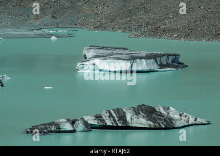 Riesige schwimmende Eisberge auf dem Tasman Gletscher See in Aoraki Mount Cook Nationalpark, Südinsel von Neuseeland Stockfoto