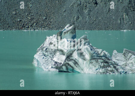 Riesige schwimmende Eisberge auf dem Tasman Gletscher See in Aoraki Mount Cook Nationalpark, Südinsel von Neuseeland Stockfoto