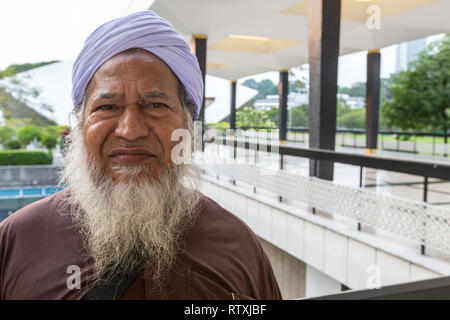 Bangladeshi Imam Besuchen die Masjid Negara (National Mosque) in Kuala Lumpur, Malaysia. Stockfoto