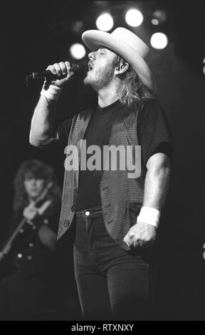 Sänger Donnie Van Zant von .38 Special ist dargestellt auf der Bühne während einer "live"-Konzert aussehen. Stockfoto