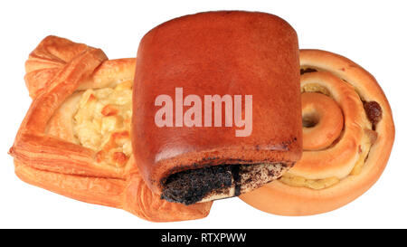 drei kleine Laib Brot auf weißem Hintergrund Stockfoto