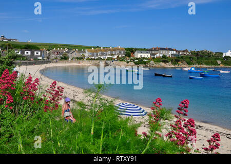 Altstadt Strand auf St Marys, Scilly-inseln mit der Flut an einem sonnigen Sommertag. Cornwall, England, Großbritannien Stockfoto