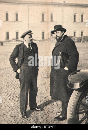 Lenin, W. I. und Bonch-Bruevich V.D. im Innenhof des Kreml Stockfoto