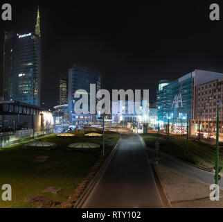 03/02/2019 Mialn, Italien: Unicredit Turm, Gae Aulenti Square, dem Finanzviertel von Mailand aus der Überführung Bussa gesehen. Nächtliche Szene Stockfoto