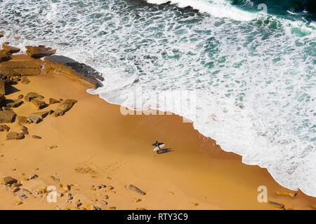 Surfer am Strand Luftaufnahme Stockfoto