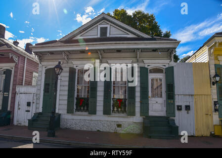 New Orleans ist Wissen (unter anderem) für seine Architektur mit mehreren Einflüssen in diesem Bild illustriert Stockfoto