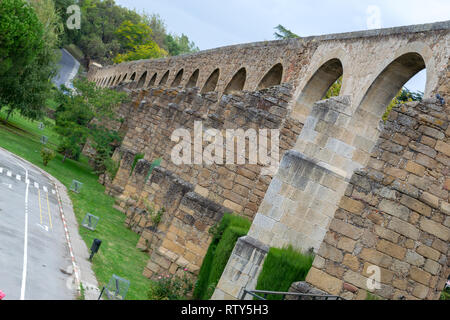 Das aquädukt von Plasencia (Spanien) wurde im XII Jahrhundert gebaut Stockfoto