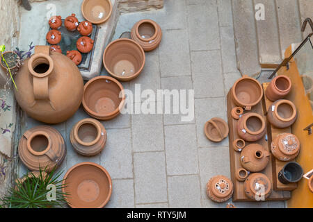 Töpferei Store im Herzen von Caceres (Spanien) Stockfoto