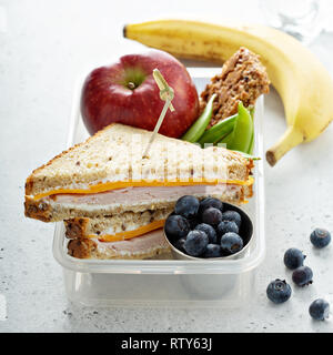 Gesundes und nahrhaftes Mittagessen, in der Schule oder bei der Arbeit, Frühstück oder Mittagessen zu gehen Stockfoto