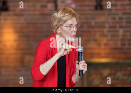Dubuque, Iowa, USA. 1. März, 2019. Massachusetts Senator Elizabeth Warren hielt eine Organisation der Kundgebung auf dem Stein Cliff Weingut in Dubuque, Iowa, USA o Stockfoto