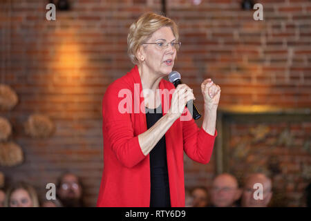 Dubuque, Iowa, USA. 1. März, 2019. Massachusetts Senator Elizabeth Warren hielt eine Organisation der Kundgebung auf dem Stein Cliff Weingut in Dubuque, Iowa, USA o Stockfoto