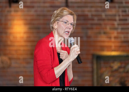 Dubuque, Iowa, USA. 1. März, 2019. Massachusetts Senator Elizabeth Warren hielt eine Organisation der Kundgebung auf dem Stein Cliff Weingut in Dubuque, Iowa, USA o Stockfoto