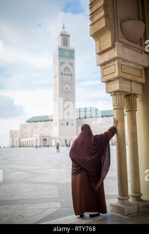 CASABLANCA, Marokko - März 2, 2019: die Menschen in der Moschee Hassan II in Casablanca, Marokko. Stockfoto