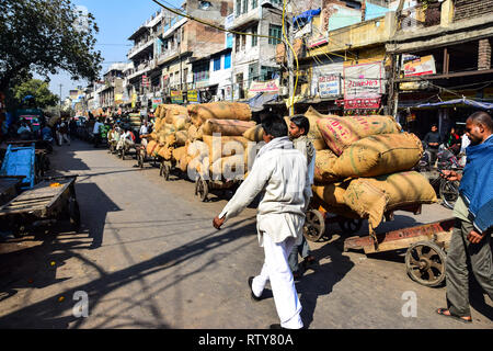 Khari Baoli, belebten Indischen Großhandel Spice Market, Old Delhi, Indien Stockfoto