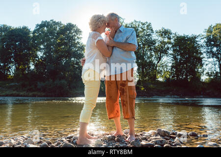 Senior Paar beim gesunden und aktiven Lebensstil im Freien im Sommer Stockfoto