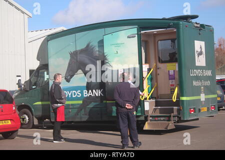 Eine MOBILE BANK VON LLOYDS BANK IM EINSATZ Stockfoto