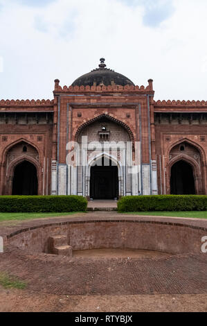 Qila-i-kuhna Moschee, Old Fort. Außen- und Details. Stockfoto