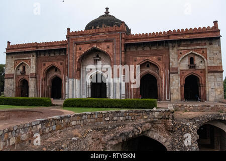 Qila-i-kuhna Moschee, Old Fort. Außen- und Details. Stockfoto