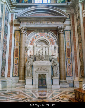 Denkmal zu Pius VII. von Bertel Torvaldsen in Sankt Peters Basilika in Rom, Italien. Stockfoto