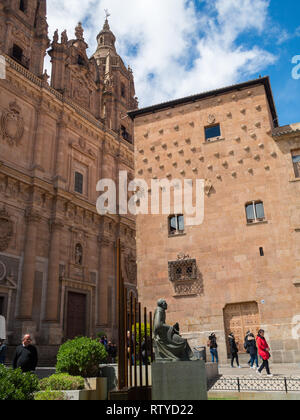 La Clericía und Casa de Las Conchas, Salamanca Stockfoto