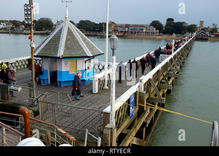 Die Nadeln, Aussicht, Südküste, Yarmouth, Raddampfer, PS, Waverley, auf Exkursion, Reise, rund, der, Isle of Wight, Stockfoto