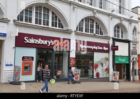 SHEFFIELD, Großbritannien - 10 JULI 2016: Sainsbury's lokalen Lebensmittelgeschäft in Sheffield, Yorkshire, Großbritannien. Retail Sales generieren 5 Prozent des britischen BIP in Höhe von 33 Stockfoto