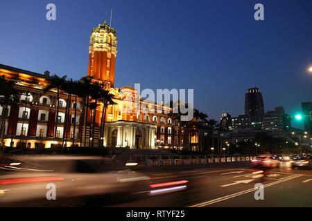 Taiwan Wahrzeichen - Presidential Bürogebäude in Taipeh. Nacht ansehen. Stockfoto