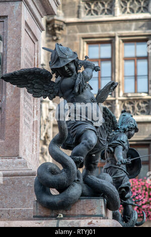 Putto Statue auf dem Marienplatz München, Deutschland Stockfoto