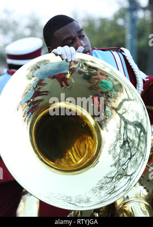 New Orleans, Louisiana, USA. 02. März, 2019. 2. März: Mitglieder von Talladega College Marching Band auf der Canal Street durchführen während Mardi Gras am 2. März 2019 in New Orleans, Louisiana, USA. (Credit: SEAN DRAKES/Alamy leben Nachrichten Stockfoto